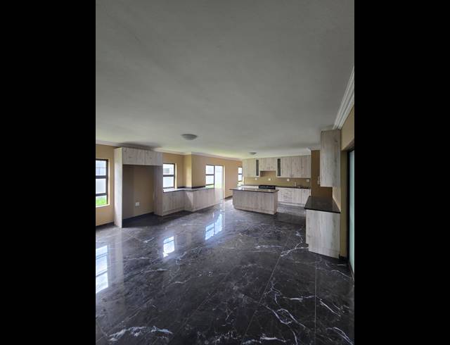 6 BEDROOM HOUSE FOR SALE IN RIVERSDALE